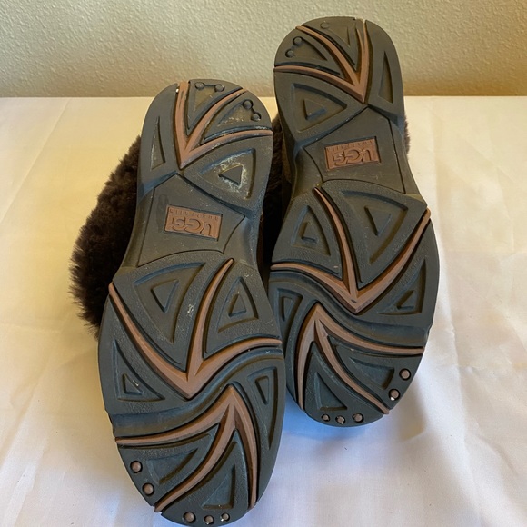 UGG Ultimate Taz Boot - Picture 10 of 14